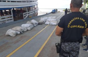 2,5 toneladas de pirarucu seco é apreendido em embarcação no Rio SolimõesO suspeito responsável pela carga prestou depoimento e foi autuado por crime ambiental