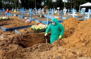 Prefeitura vai exumar corpos das vítimas de Covid sepultadas em valas comuns em ManausAnúnicio oficial