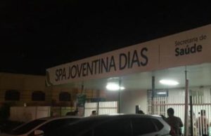 Terror na Compensa: jovem tem casa invadida e é baleado sentado no sofáViolência