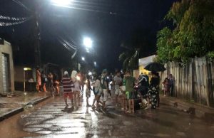 Mais uma cabeça humana é desovada no meio da rua em IrandubaMembros do CV registraram um vídeo no momento que "Neguinho' foi degolado