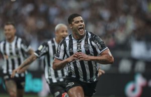 Atlético-MG goleia Athletico-PR e coloca mão na taça da Copa do BrasilApoiado por mais de 53 mil torcedores, o Galo dominou a partida desde o apito inicial
