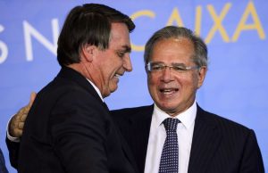 Com R$ 50 milhões na conta, Guedes culpa reajuste de salários do funcionalismo por inflaçãoDois pesos e duas medidas