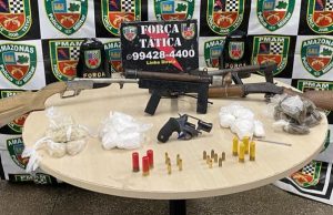 Grupo criminoso é preso na ZL até o tucupi de armas e drogasDentre os armamentos, foram apreendidas uma submetralhadora, uma arma caseira e uma espingarda