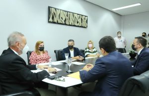 TCE-AM assina acordo de cooperação com órgão de educação da Prefeitura de Manaus