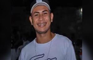 Assassinos invadem campo de futebol e matam jovem a tiros em ManacapuruA vítima ainda chegou a ser socorrida, mas não resistiu