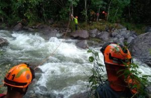Cabeça d´água provoca três mortes no interior de São PauloForam resgatados 16 banhistas do local de risco