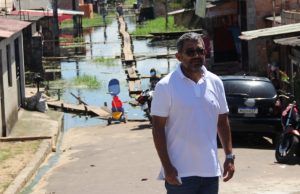 Após cancelar festa, prefeito de Iranduba é cobrado pelo povo: ‘pegue o dinheiro e conserte as ruas’Questãoi de prioridade