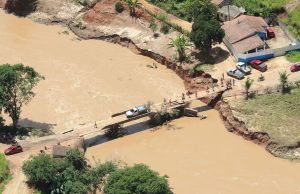 Sul da Bahia tem 4,2 mil desabrigados e desespero por causa das chuvasAflição