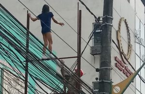 Vídeo: bombeiros salvam mulher desesperada que gritava ‘André’ em cima de prédio em ManausAFLIÇÃO