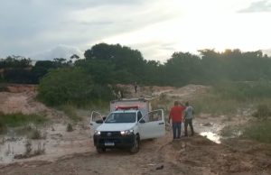 Corpo de cabeleireiro é encontrado carbonizado em terreno baldio em ManausO corpo de 'Leonardo' apresentava uma perfuração de arma de fogo na cabeça, disse a PM