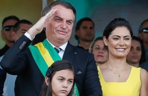Bolsonaro baixa decreto em casa: ‘minha filha não vai se vacinar contra a Covid’Será?