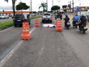 Homem morre após ser atingido por van e ser arrastado na avenida Max Teixeira