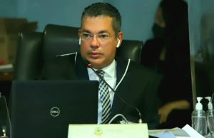 Conselheiro do TCE-AM suspende contratações temporárias pela Secretaria de Saúde