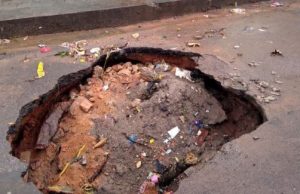 Amom anuncia criação de APP para população denunciar ruas esburacadas em ManausNo app, as pessoas poderão enviar vídeos e fotos, além de relatos sobre cada caso