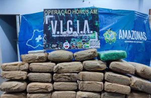 Mulher é presa com 29 quilos de drogas no bairro Cidade NovaOs entorpecentes estavam escondidos em um dos cômodos da casa da suspeita