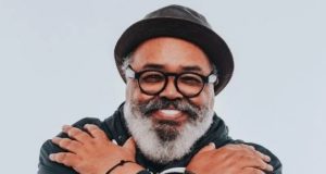 Equipe de Jorge Aragão está com Covid e cantor cancela participação no Faustão