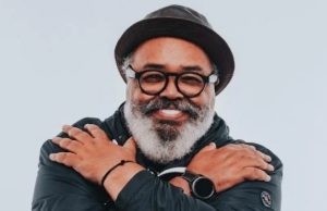 Equipe de Jorge Aragão está com Covid e cantor cancela participação no FaustãoO cantor testou negativo, diz assessoria