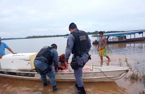 Em bote, policiais militares realizam parto de emergência, em MauésProcedimento foi realizado em um bote; mãe e criança passam bem
