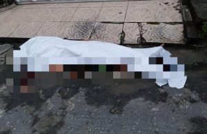 Vídeo: Vizinhos acordam com estrondos de tiros e homem caído na calçada