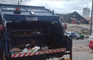 URGENTE: Coletores de lixo encontram corpo esquartejado atrás do Colégio Militar em ManausOs pedaços humano estavam em sacos de lixo