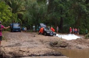 Cinco pessoas da mesma família morrem após carro cair em rioNo veículo, havia seis pessoas: pai, mãe e quatro filhos. Apenas uma jovem de 19 anos conseguiu se salvar