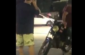 Vídeo: mulher senta no capô do carro em movimento e arrisca a vida em ManacapuruAberração