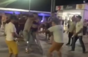 Vídeo: trans é espancada durante confusão na Praia da Ponta Negra em Manaus