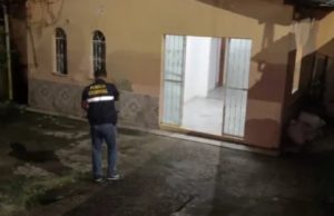 Corretor de imóveis é encontrado morto dentro de casa em ManausO cadáver foi levado para o IML onde passará por exames