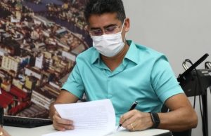 Mesmo sem festa, David Almeida vai manter feriado de Carnaval em Manaus