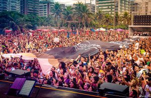 Evolução da Ômicron provoca mudanças na programação de grandes eventos