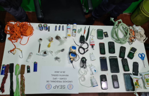 Em Coari, polícia faz revista em presídio e encontra celulares, drogas e armas brancas