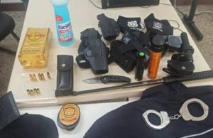 Faxineira furta delegacia e posta foto fingindo ser policialEla confessou que enviou as fotos para uma amiga via WhatsApp