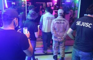 Duas festas clandestinas são tombadas em bairros de classe média de ManausAté o tucupi de gente!