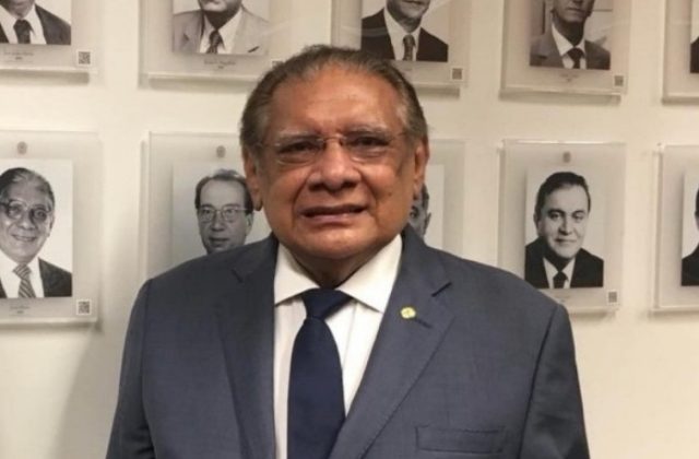 política