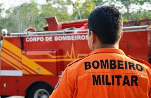 SALVAMENTO – Bombeiros procuram por jovem desaparecido no Rio Amazonas