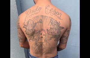 OUSADIA – Matador de PM tatua nome da vítima nas costas