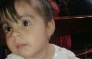 Bebê de 2 anos morre após comer biscoito envenenado jogado para cachorro