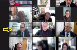 VÍDEO: ‘Biblioteca fake’ de desembargador do TJAM desaba durante sessão virtualO vídeo se tornou viral e caiu em rede nacional