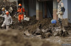 Sobe para 208 número de mortos na tragédia em PetrópolisBuscas por desaparecidos continuam