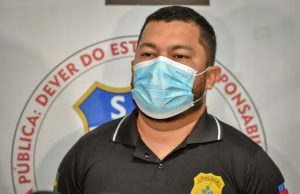 Após matar, suspeito se esconde em sede de projeto social religioso no AM e acaba preso“A vítima foi morta com chutes e pontapés. Em seguida, Eder fugiu do local, abandonando a motocicleta, como forma de se livrar do veículo usado na ocasião”