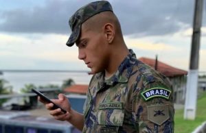 Soldado da Aeronáutica é encontrado morto em base aérea de ManausA FAB relatou que o jovem faleceu em virtude de um disparo de arma de fogo durante os procedimentos preparativos para o serviço de sentinela