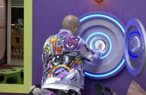 Tiago Abravanel pede pra sair e aperta botão da desistência no BBB22