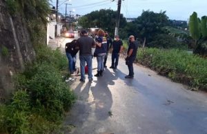Jovens mortos em chacina no Parque São Pedro não tinham envolvimento com o crime, diz delegada
