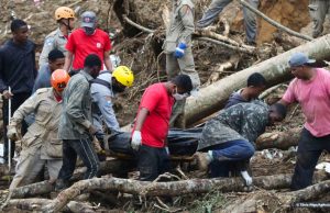 Governo autoriza emprego das Forças Armadas nas buscas em PetrópolisEnchentes causaram pelo menos 104 mortes
