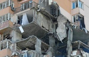 Míssil atinge prédio residencial em Kiev, na Ucrânia; veja o momento