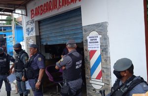 Domingo sangrento: homem é executado com 10 tiros dentro de barbearia em Manaus