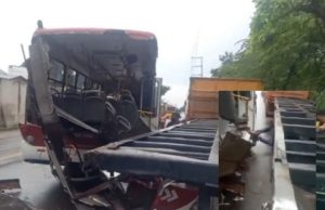 Vídeo: grave acidente entre linha 418 e carreta deixa pessoas feridas em Manaus