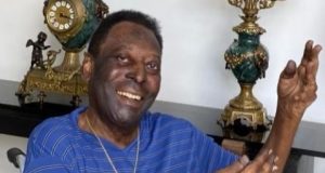 Pelé tem piora de doença oncológica, informa boletim médicoEx-jogador passa por cuidados cardíacos e renais em hospital paulista
