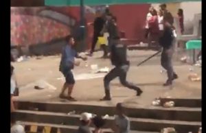 Vídeos: PMs agridem populares durante festa de aniversário de Atalaia do Norte