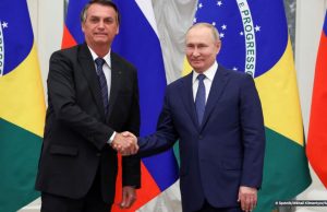 Bolsonaro diz que conversa com Putin foi “profícua”Bolsonaro está na Rússia a convite de Putin e o encontro aconteceu no palácio do Kremlin, sede do governo russo